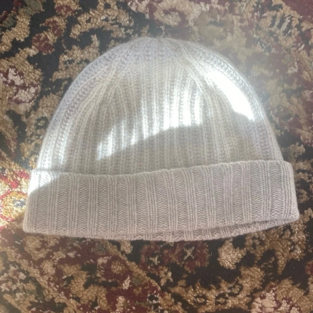 Bloomingdale's Cashmere Light Gray Ribbed Beanie - Picture 2 of 3